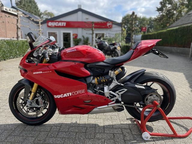 ducati - 1199-panigale-s