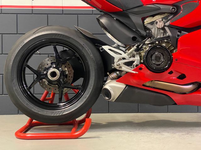 ducati - 1299-panigale