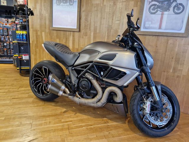 ducati - diavel