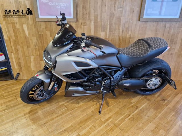 ducati - diavel