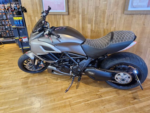 ducati - diavel