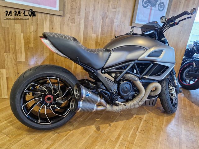 ducati - diavel