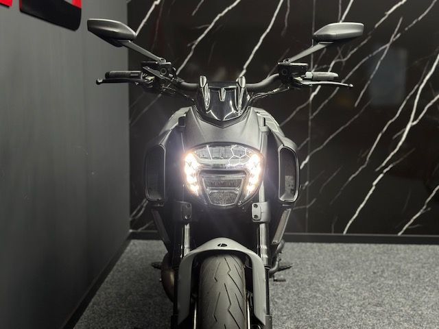 ducati - diavel