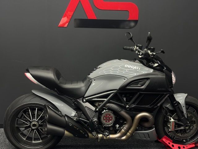 ducati - diavel