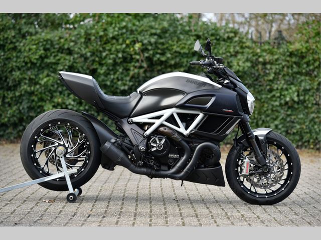 ducati - diavel-carbon