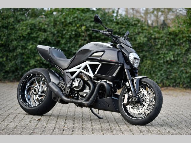 ducati - diavel-carbon