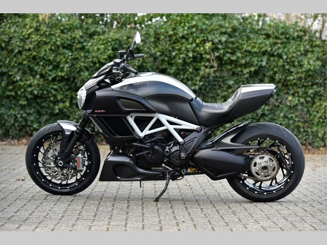 ducati - diavel-carbon