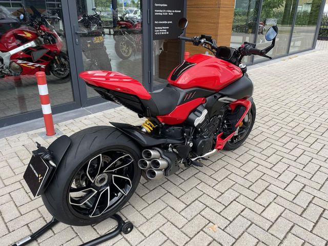 ducati - diavel-v4