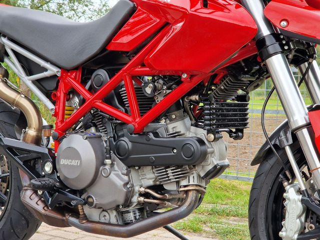 ducati - hypermotard-796