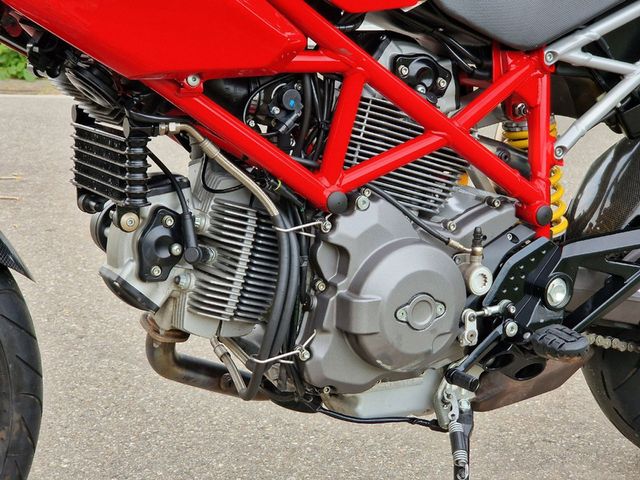 ducati - hypermotard-796