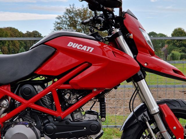 ducati - hypermotard-796