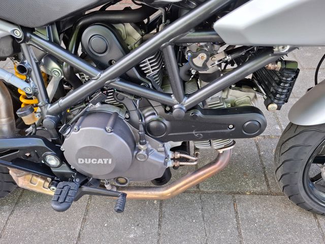 ducati - hypermotard-796