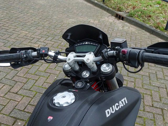 ducati - hypermotard-821