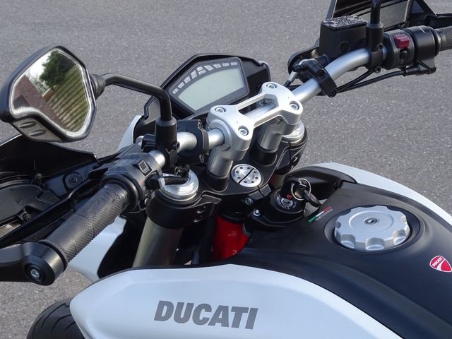 ducati - hypermotard-939