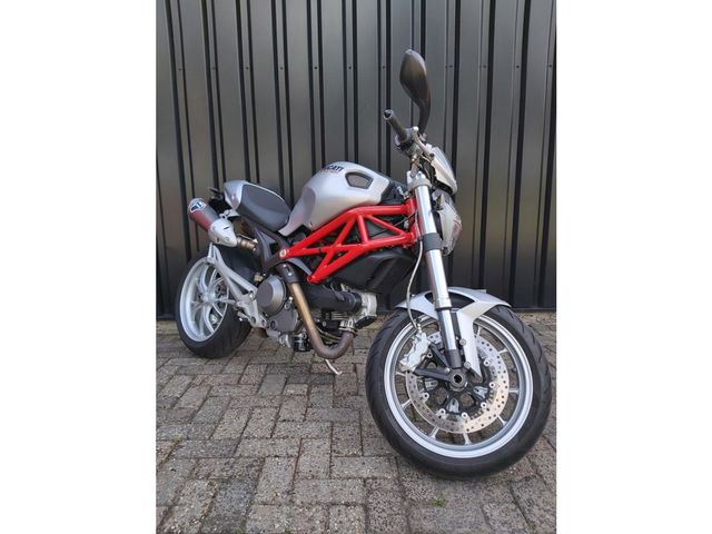 ducati - m-1100