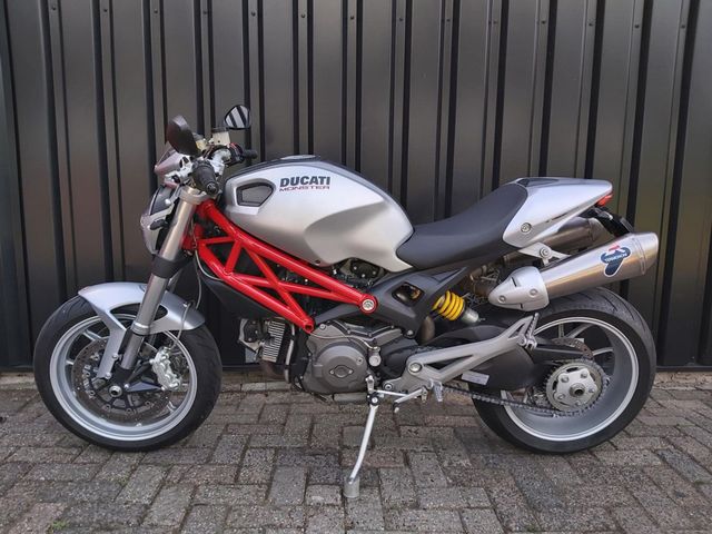 ducati - m-1100