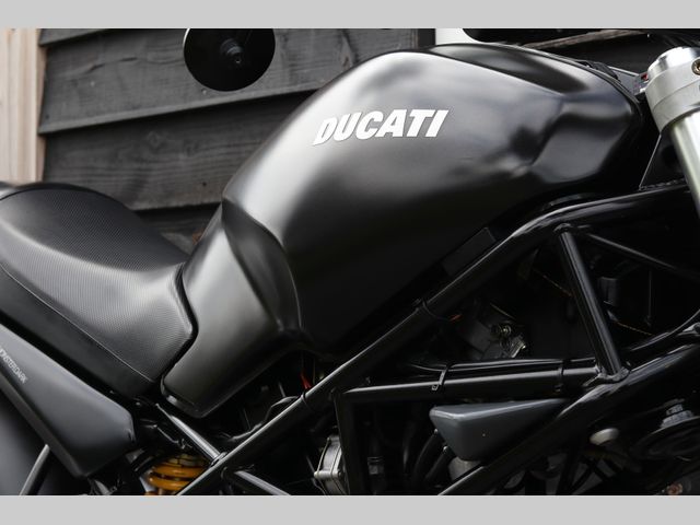 ducati - m-600-dark