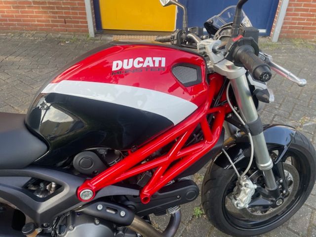 ducati - m-696