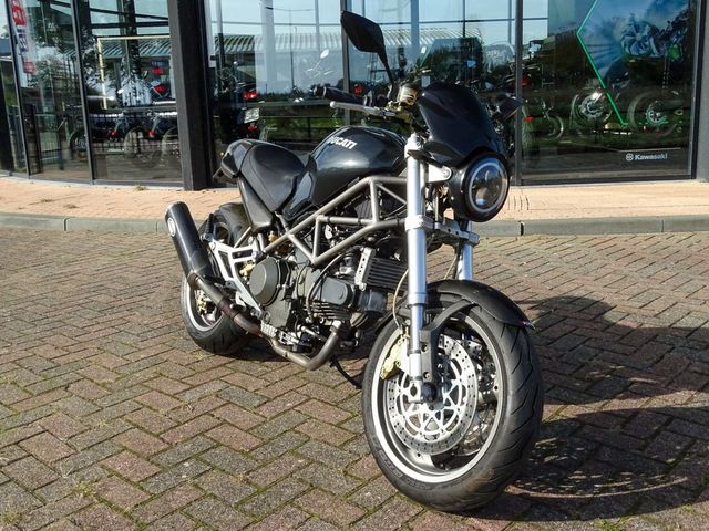 ducati - m-900-monster