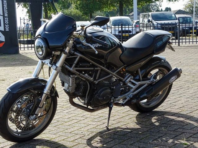 ducati - m-900-monster