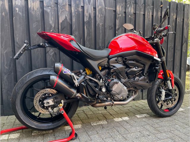 ducati - monster--