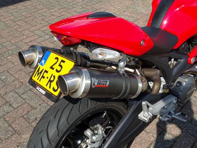 ducati - monster-696