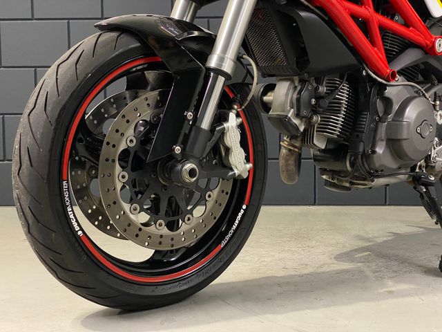 ducati - monster-696