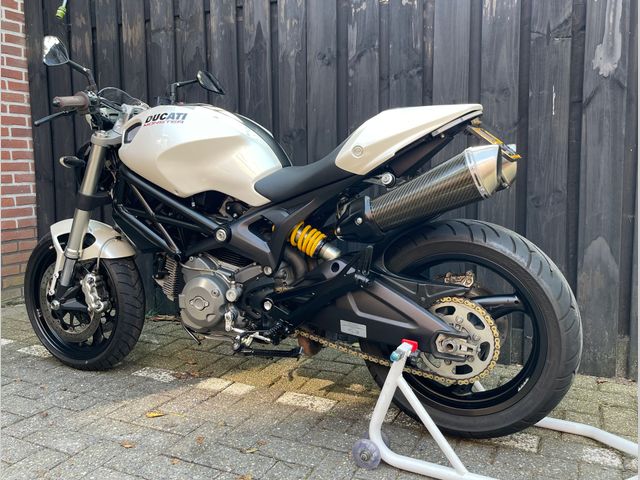 ducati - monster-696