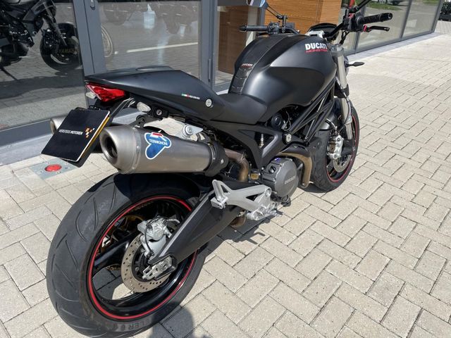 ducati - monster-696