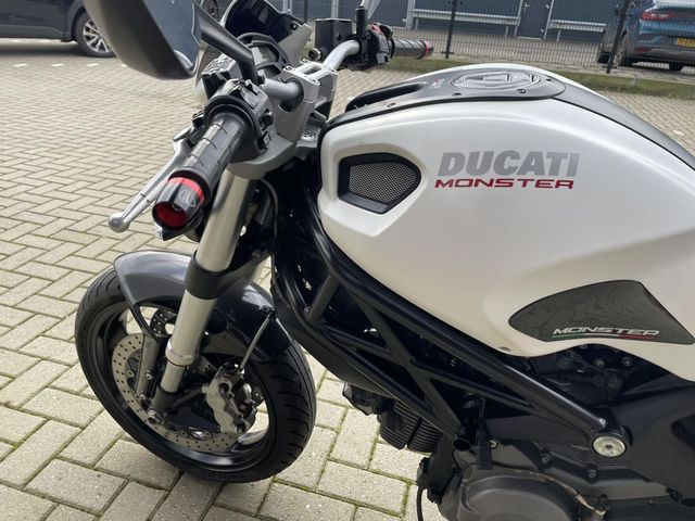 ducati - monster-696