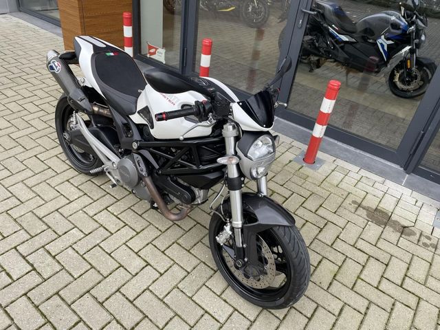 ducati - monster-696