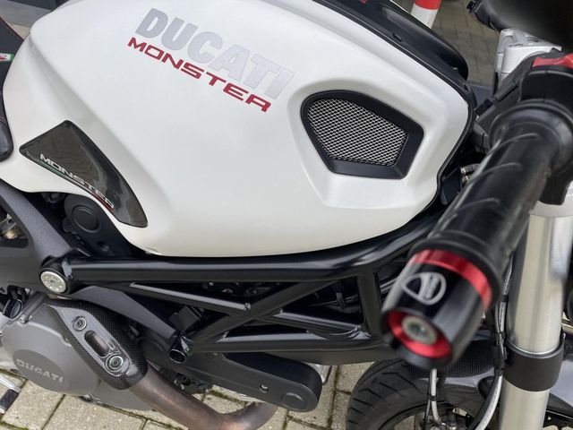 ducati - monster-696