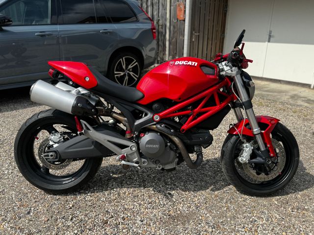 ducati - monster-696