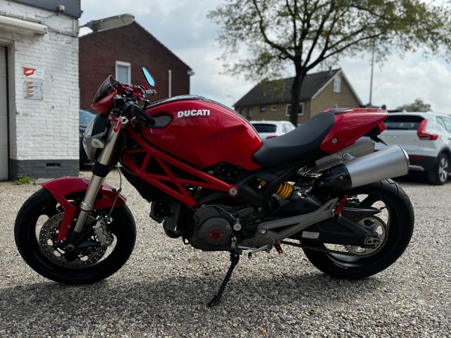 ducati - monster-696