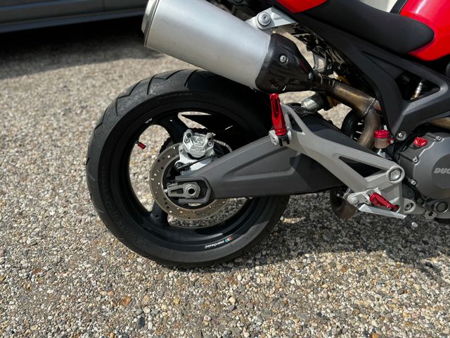 ducati - monster-696