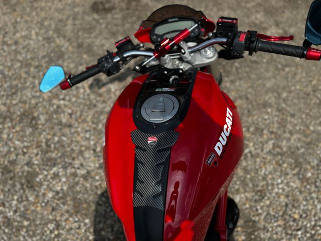 ducati - monster-696