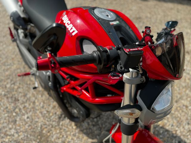 ducati - monster-696