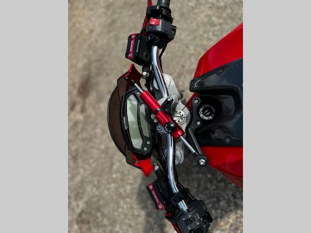 ducati - monster-696