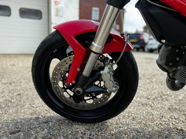ducati - monster-696