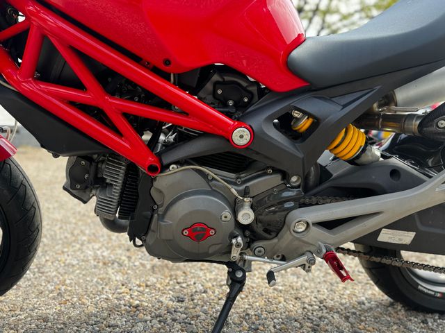 ducati - monster-696