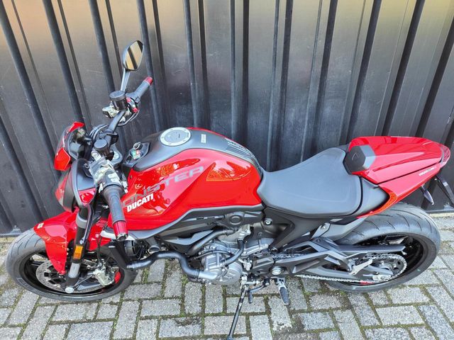 ducati - monster-797--