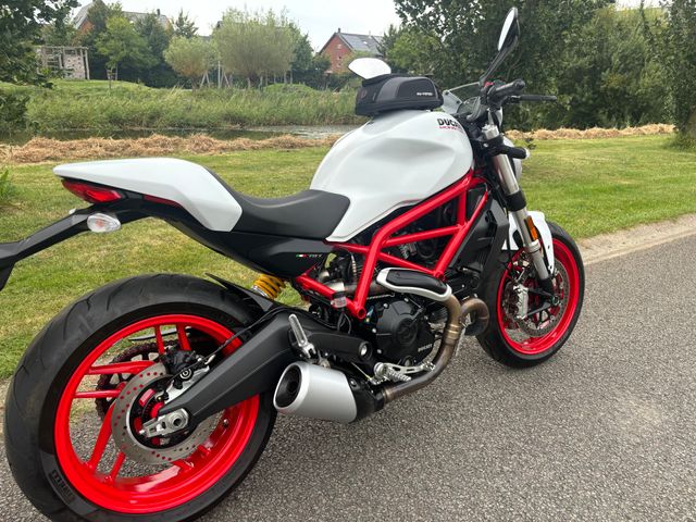 ducati - monster-797