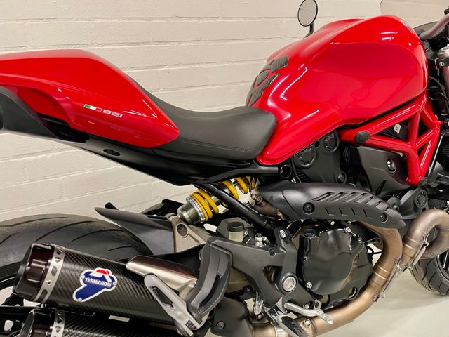 ducati - monster-821
