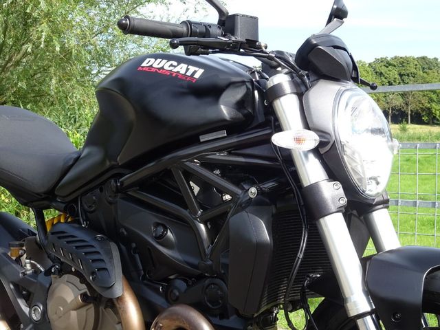 ducati - monster-821-dark