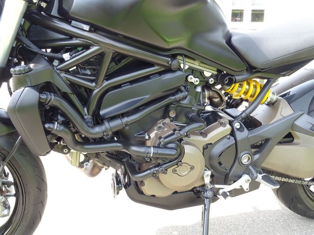 ducati - monster-821-dark