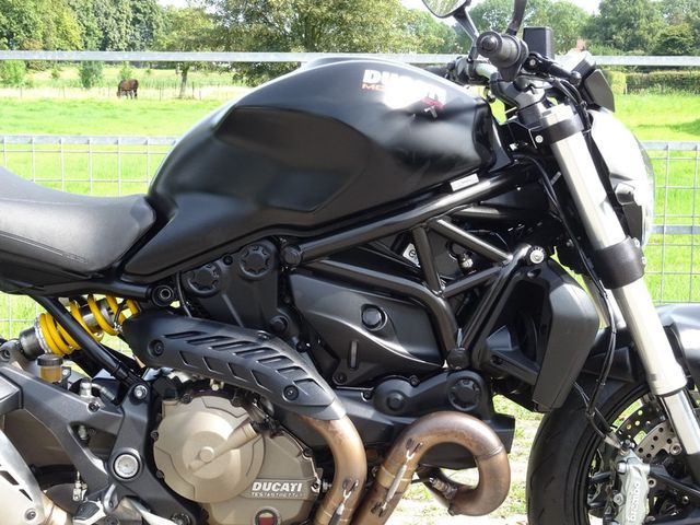 ducati - monster-821-dark