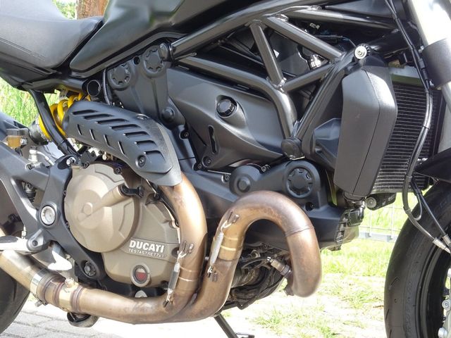 ducati - monster-821-dark