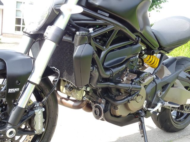 ducati - monster-821-dark