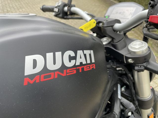 ducati - monster-821-dark