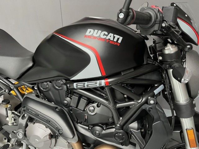 ducati - monster-821-stealth